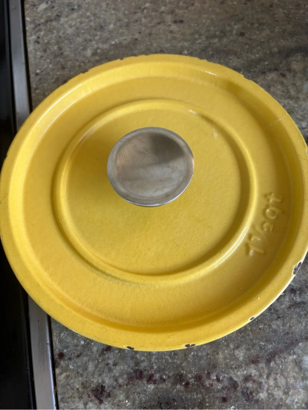 Canary Yellow Cast Iron Enamel Dutch Oven Pot Lid Wooden Handle Russell Pinch